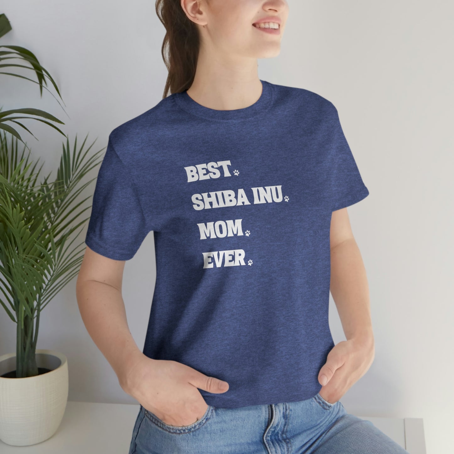 Best Shiba Inu Mom Ever T-Shirt with Minimalistic Font Design - A Comfortable Favorite