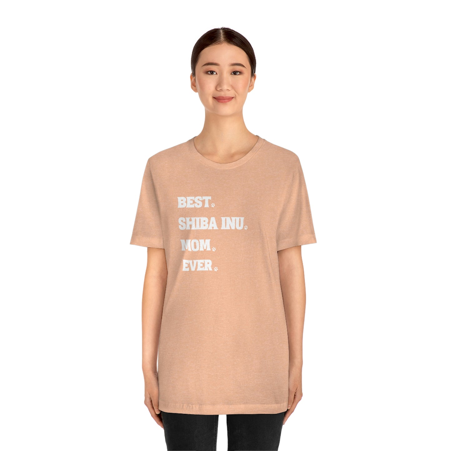 Best Shiba Inu Mom Ever T-Shirt with Minimalistic Font Design - A Comfortable Favorite