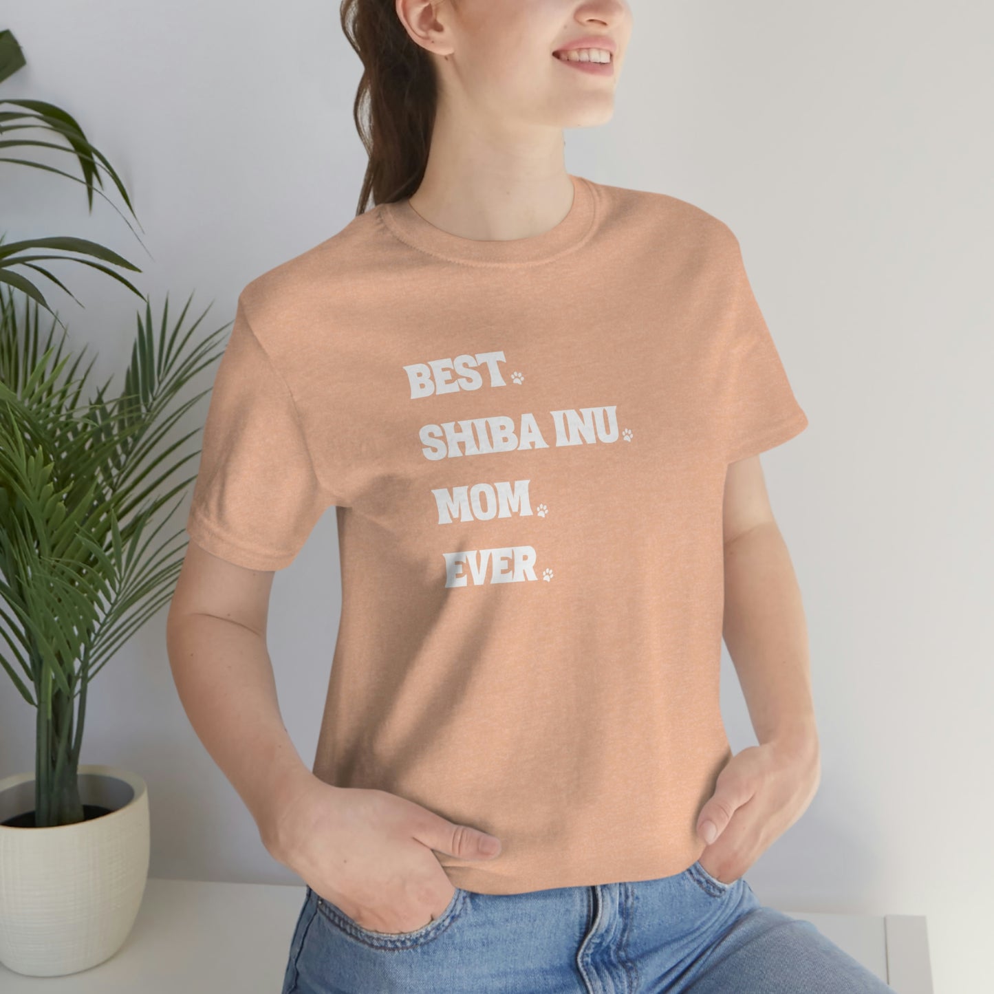 Best Shiba Inu Mom Ever T-Shirt with Minimalistic Font Design - A Comfortable Favorite