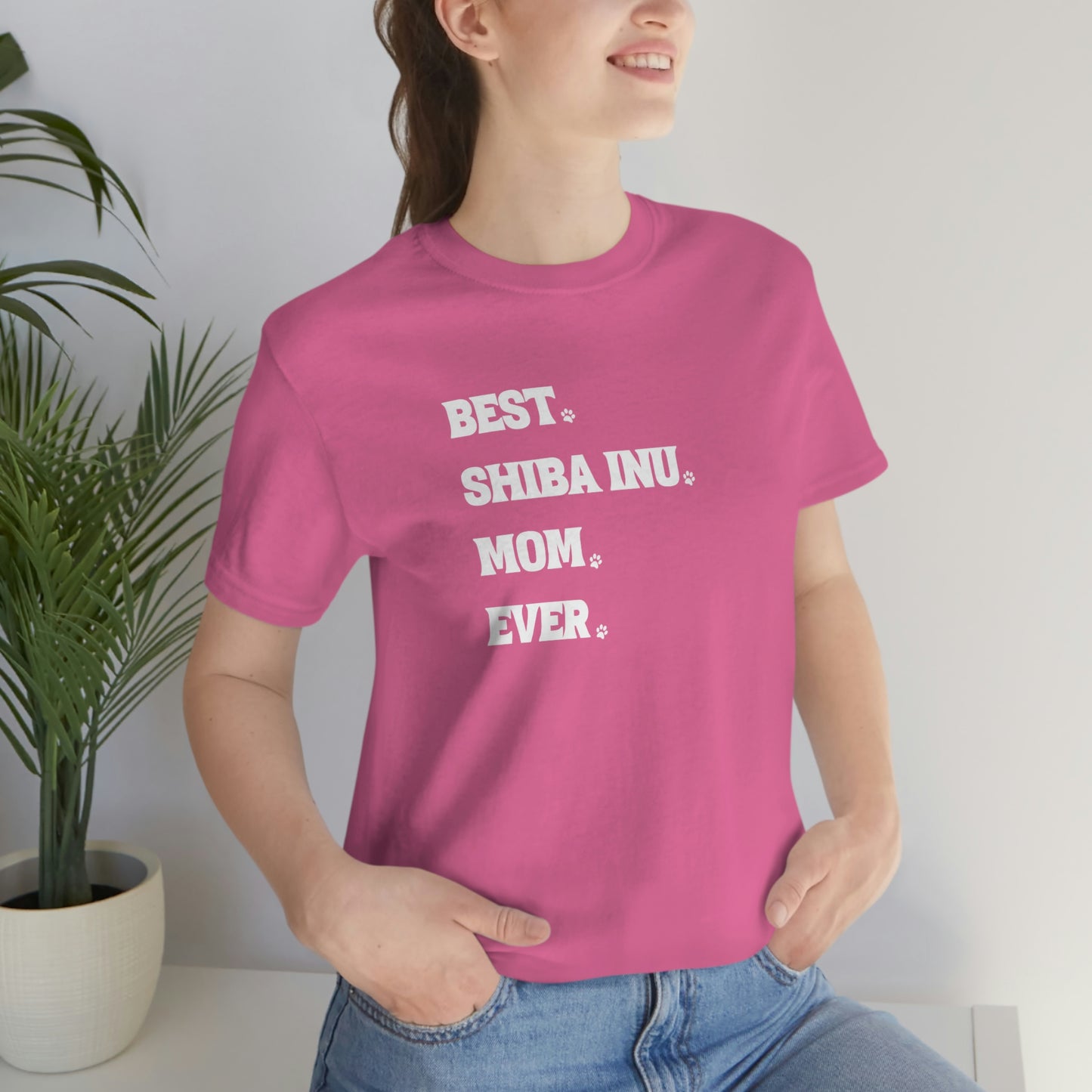 Best Shiba Inu Mom Ever T-Shirt with Minimalistic Font Design - A Comfortable Favorite